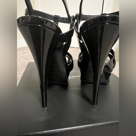✖️CONSIGNED✖️YSL TRIBUTE PLATFORM SANDALS IN PATENT LEATHER - Picture 2 of 7